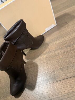 Michael Kors Brown Leather Fold-Over Burke Booties: Size 7